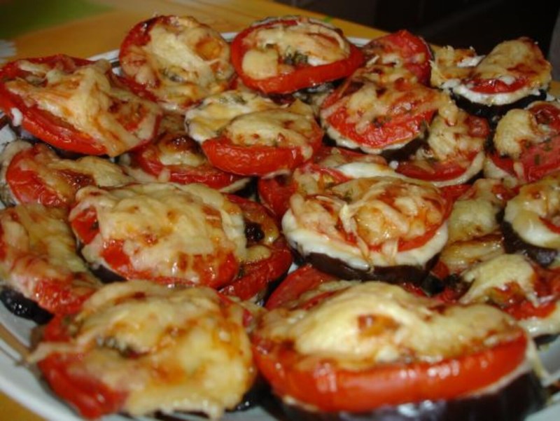 Закуска из баклажанов с помидорами