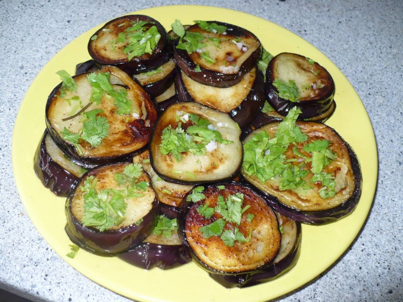 Баклажаны рулетики