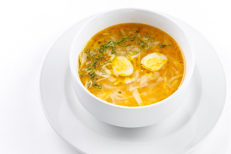 Лапша куриная с перепелиными яйцами
