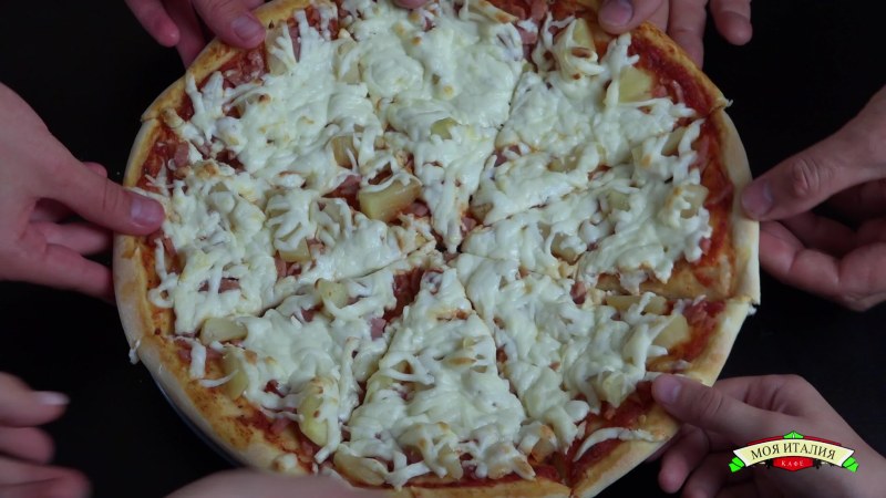 Пицца запеченная Курочка с ананасом