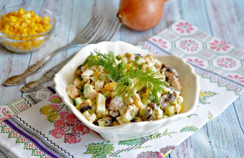 Салат с шампиньонами и сыром