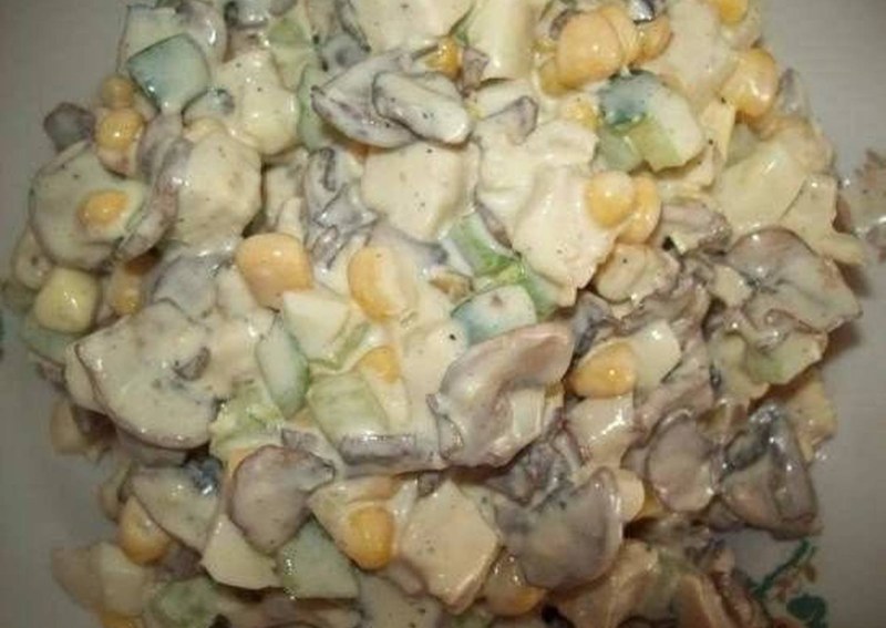 Салат с языком говяжьим и соленым огурцом