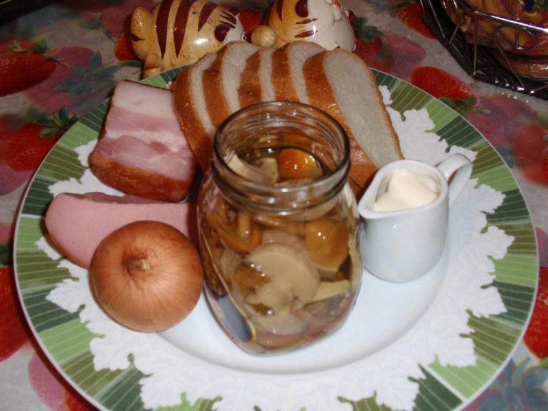 Маринованные грибы салат