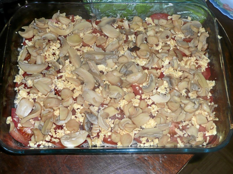 Салат Летучий голландец с кальмарами и грибами