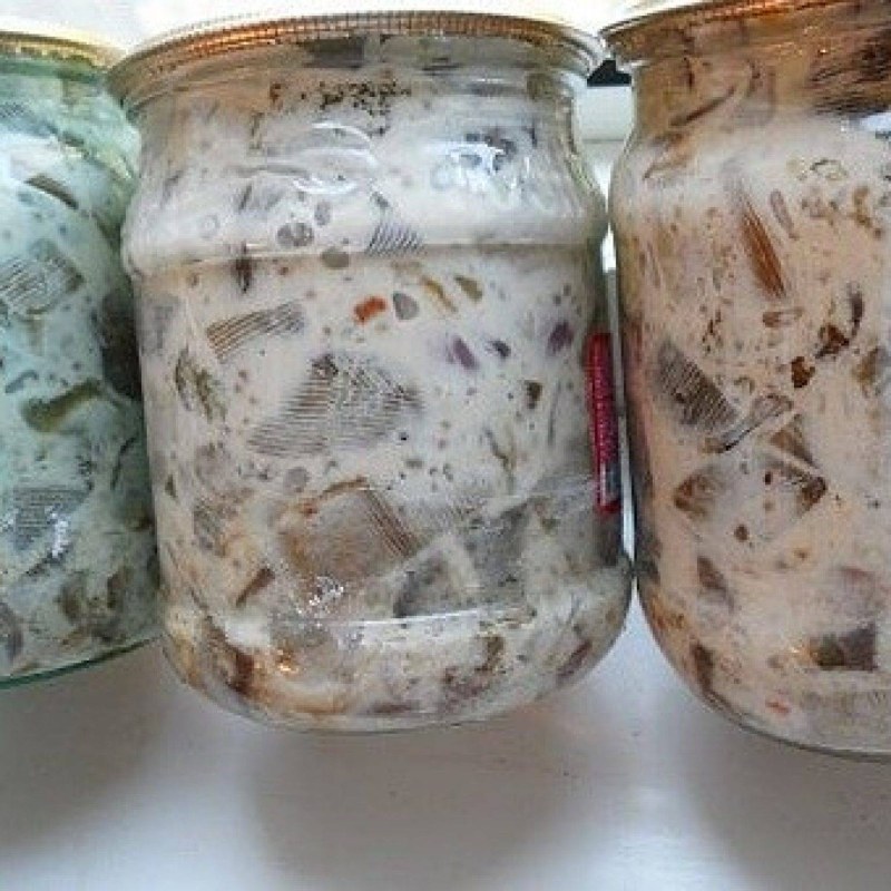 Мясо с соусом сметана с грибами