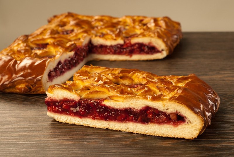 Как приготовить пирог песочный с творогом и сливами