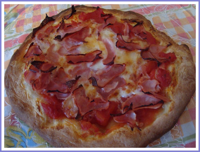 Пицца с беконом и шампиньонами