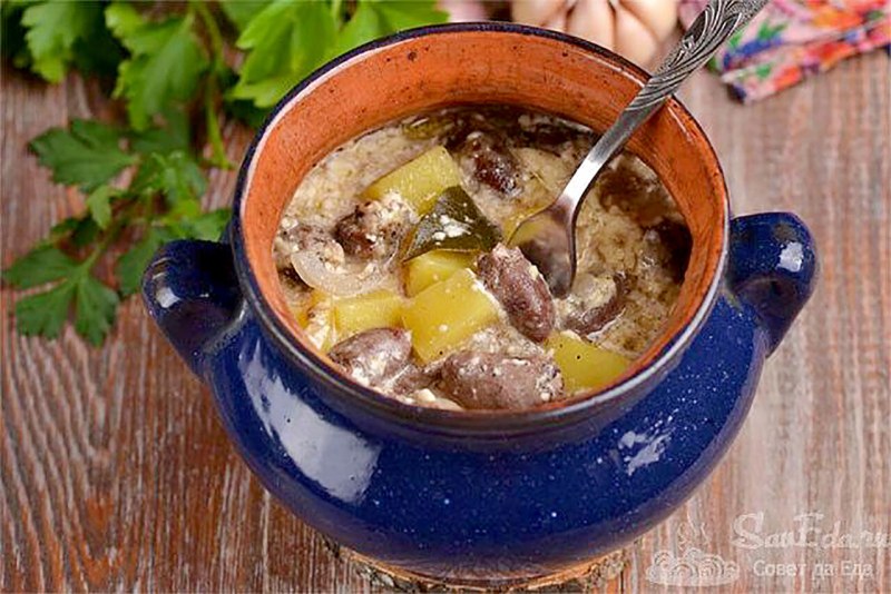 Жаркое в горшочках с курицей