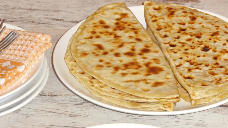 Пышные лепешки с сыром на кефире