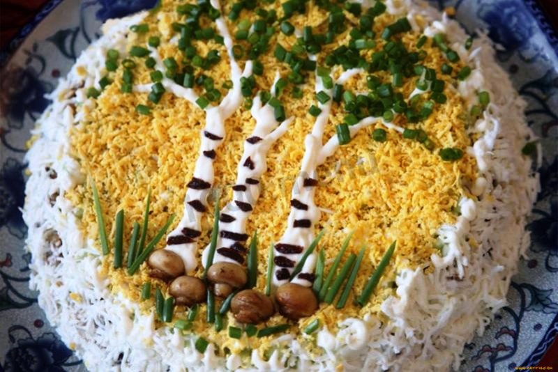 Салат Берёзовая роща с черносливом