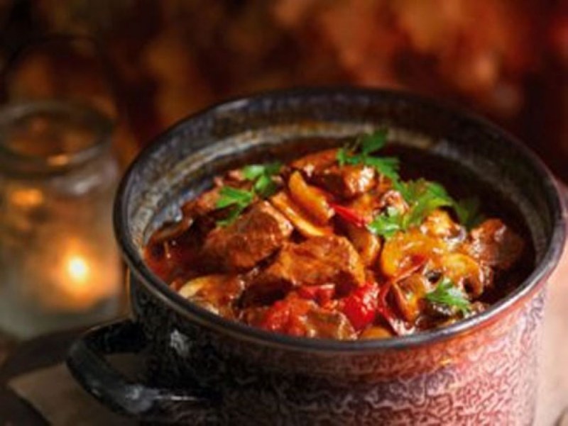 Тушеное мясо в горшочке