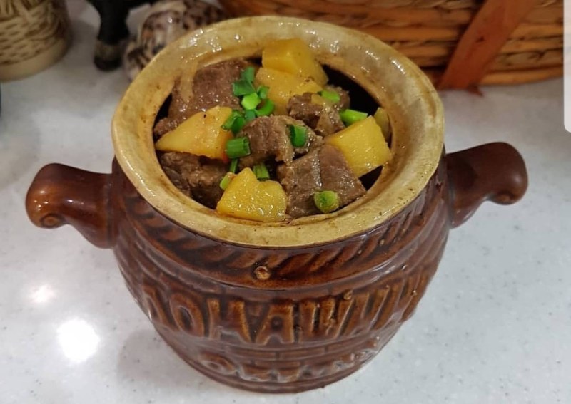Говядина с грибами в горшочках