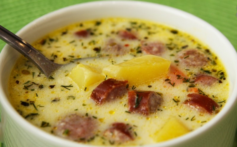 Ароматный супчик с копчёной курицей и плавленным сырком