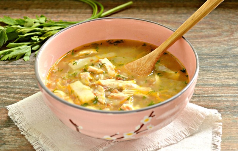 Сырный суп с копчеными колбасками
