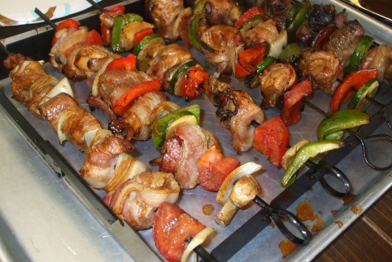 Шашлычок из индейки на шпажках