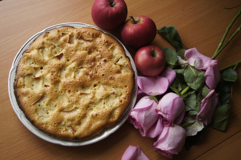 Шарлотка с яблоками Юлии Высоцкой
