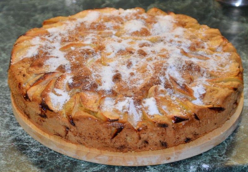 Шарлотка с яблоками