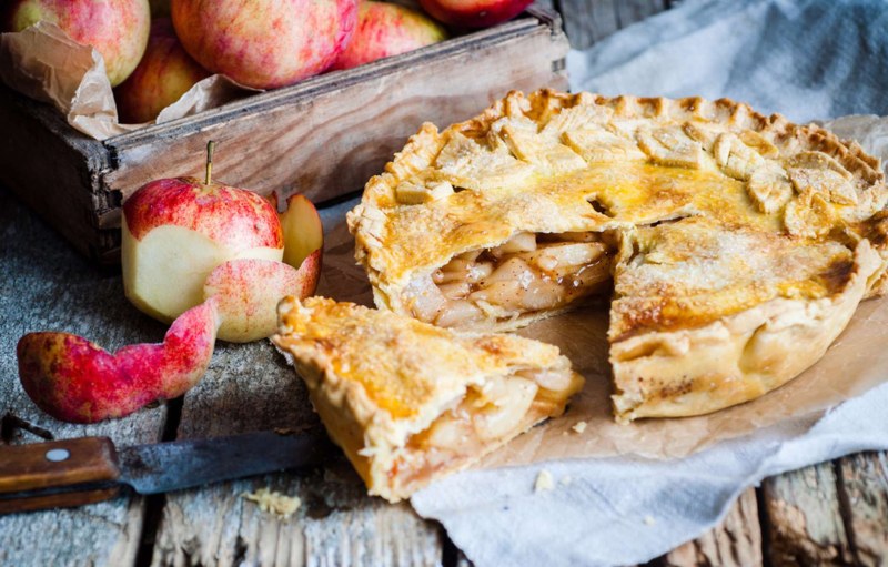 Шарлотка с яблоками Юлии Высоцкой
