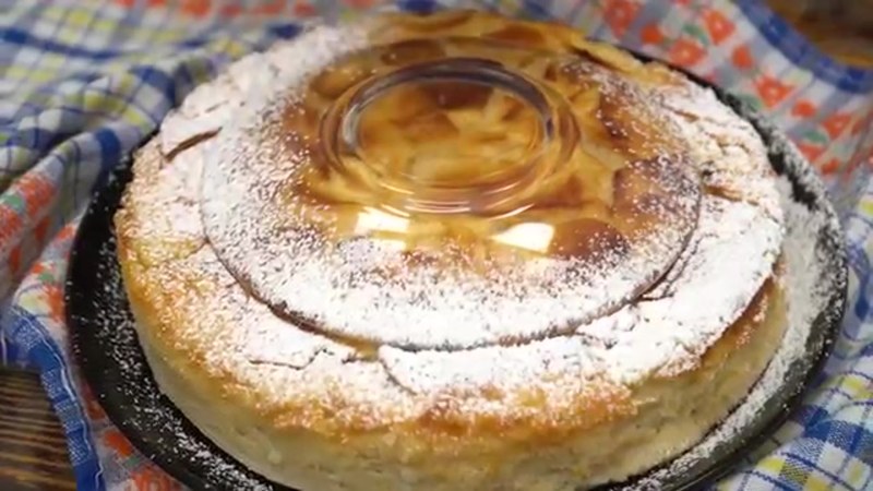 Пирог шарлотка с яблоками