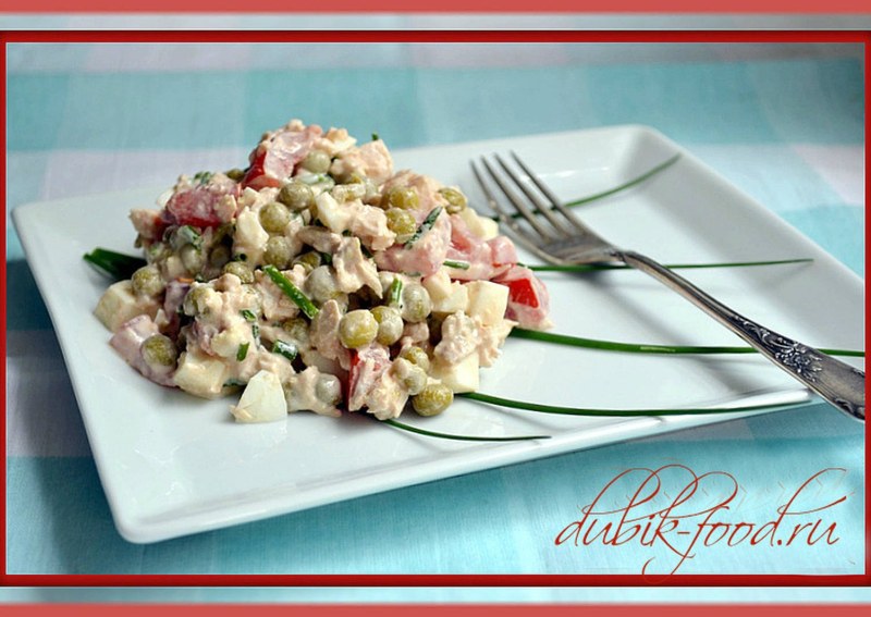 Салат с курицей и зеленым горошком