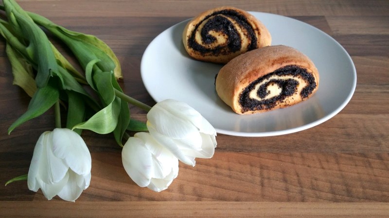 Формовка булочек с маком из дрожжевого