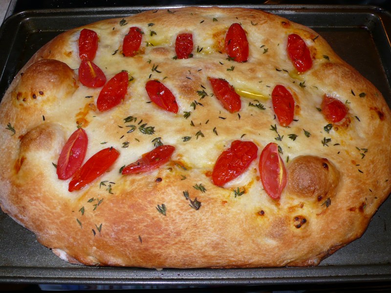 Пицца с прошутто и рукколой