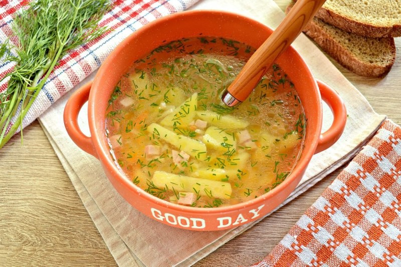 Нут с сосисками и луком