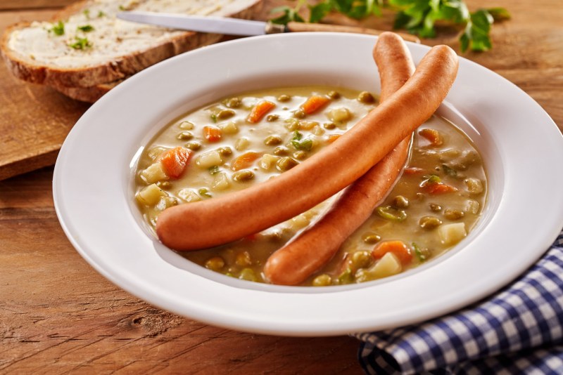Гороховый суп с копчеными ребрышками