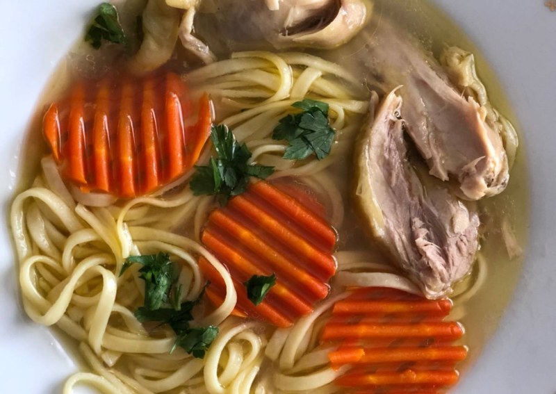Татарское блюдо суп из картошки и курицы