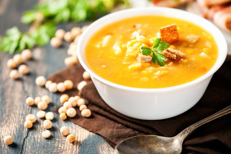 Гороховый суп с копченой курицей