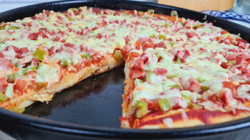 Пицца с оливками и маслинами