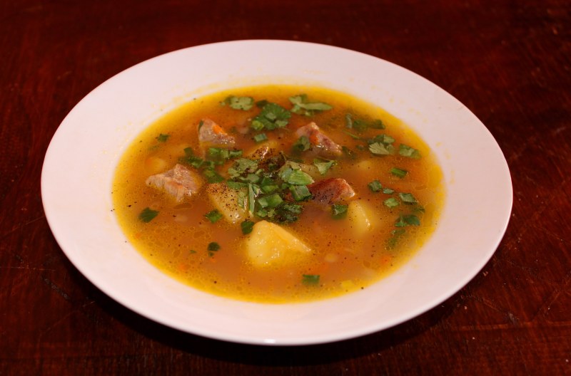 Мясной суп с горохом