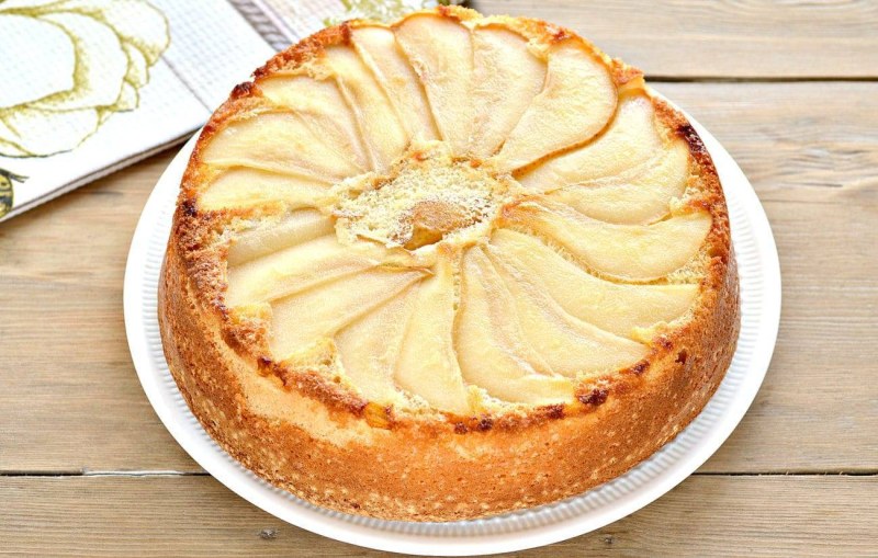 Карамельный пирог с грушами