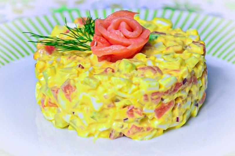 Салат с красной рыбой
