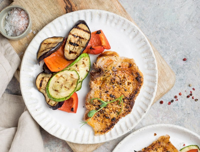 Свинина корейка гриль с овощами