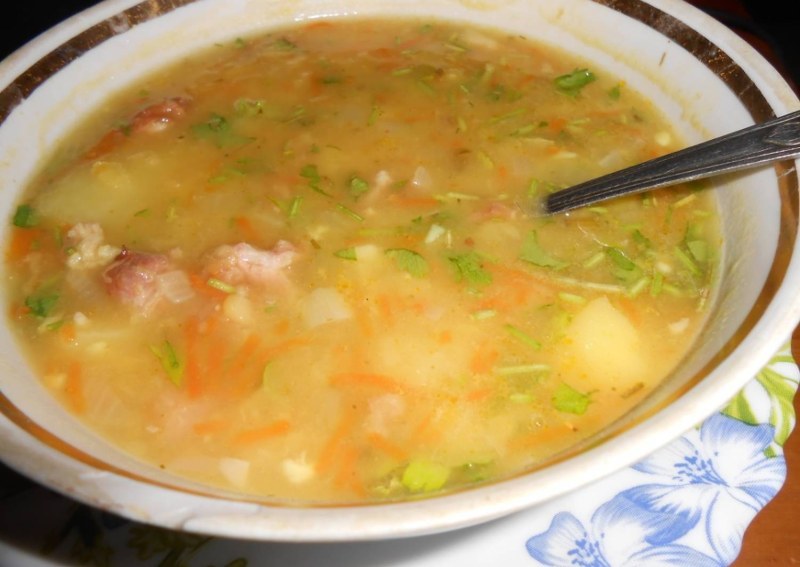 Гороховый суп с копчеными ребрышками