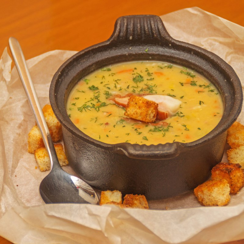 Гороховый суп с копченой грудинкой