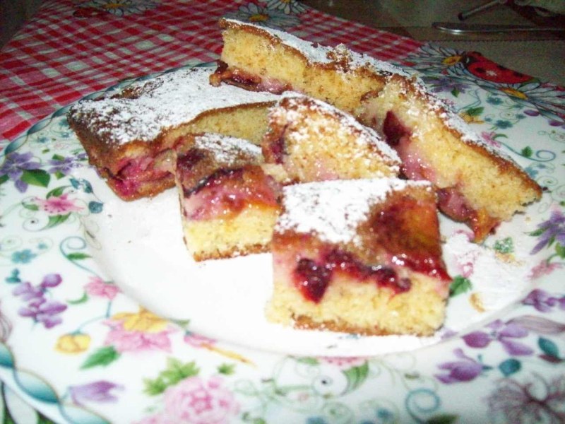 Песочный пирог с черной смородиной