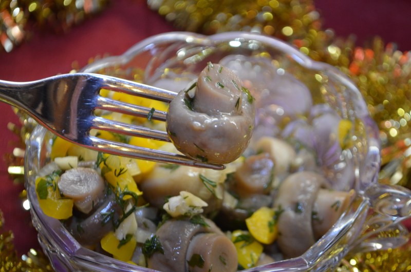 Грибы в масле маринованные