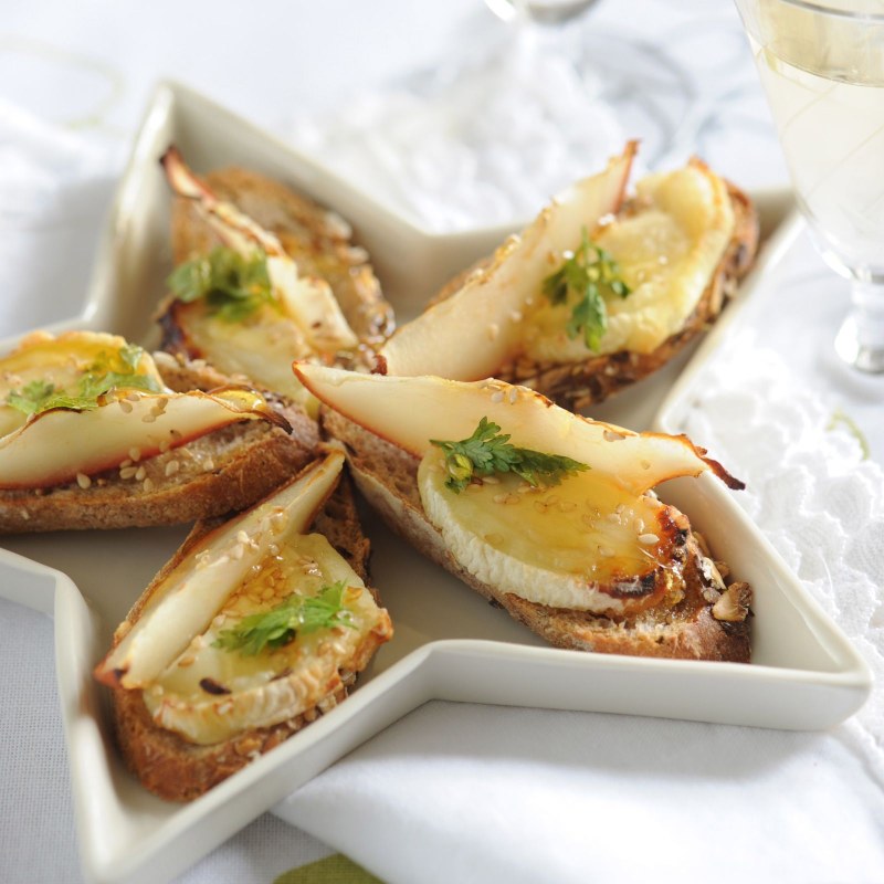 Закуска с грушей и голубым сыром