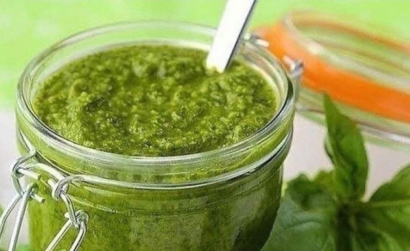 Песто из морковной ботвы