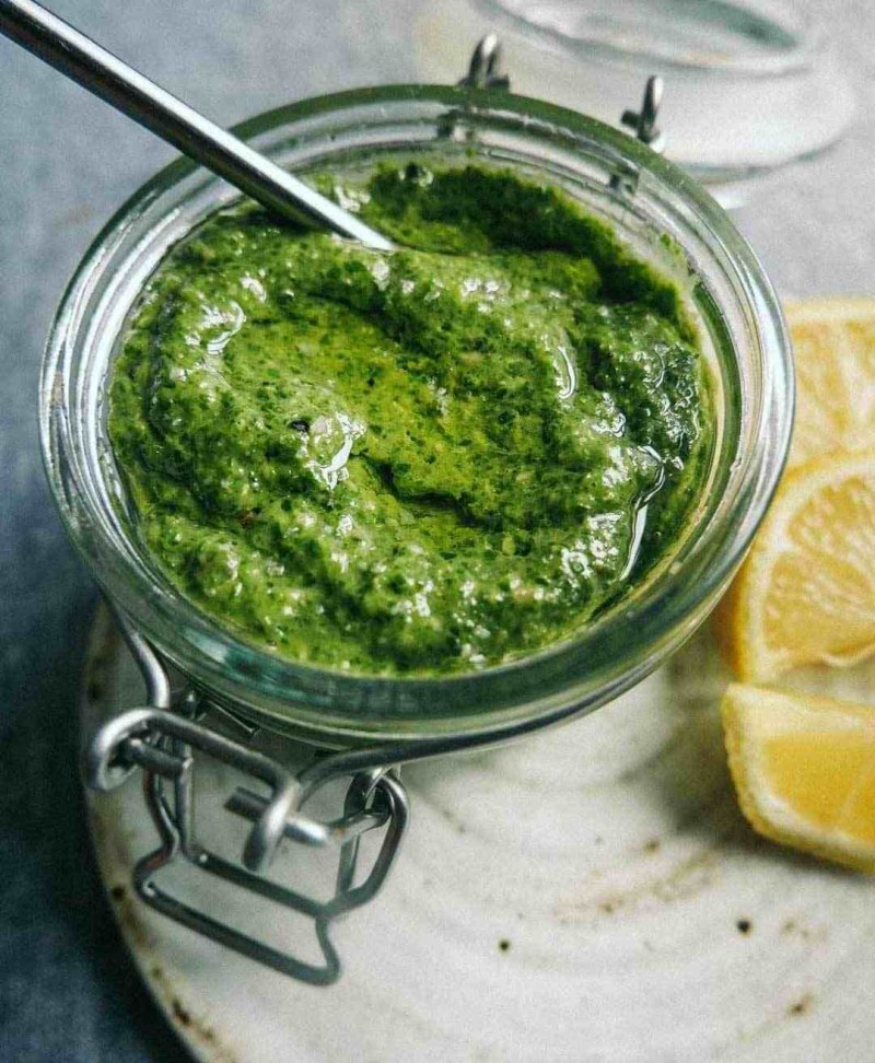 Масло с зеленью и чесноком