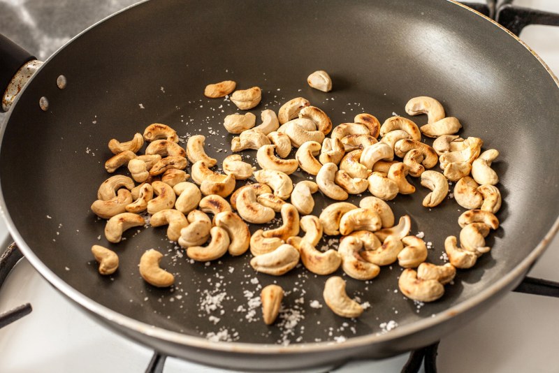 Орешки с вареной сгущенкой