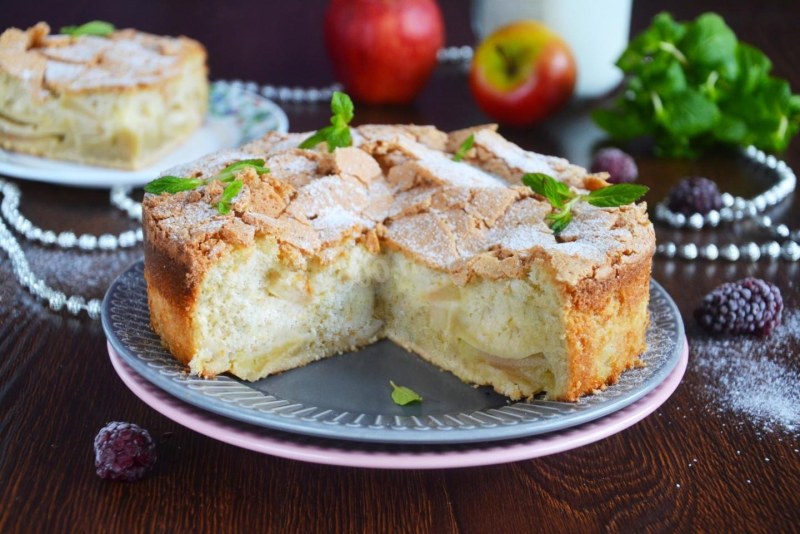 Шарлотка с яблоками Юлии Высоцкой