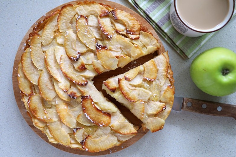 Яблочный пирог с розочками