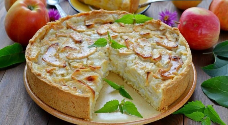 Яблочный спас пирог