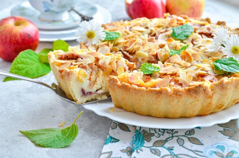 Шарлотка с яблоками классический