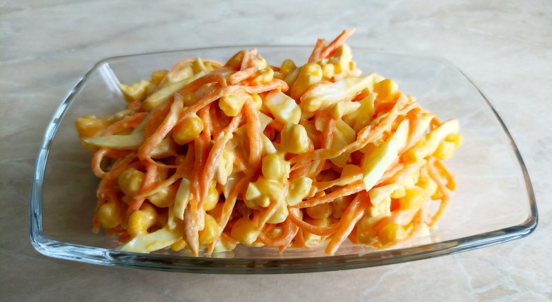 Салат с сыром Чечил