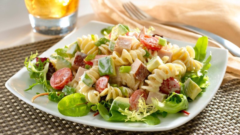Салат с пекинской капустой и ветчиной