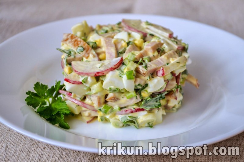 Салат с ветчиной и грибами